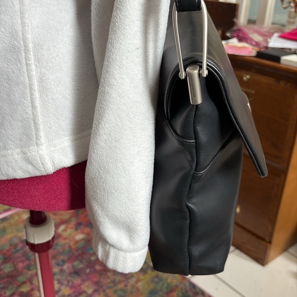 Koltov  shoulder bag  vegan leather navy blue  brushed Silvertone hardware  EUC - Picture 5 of 15